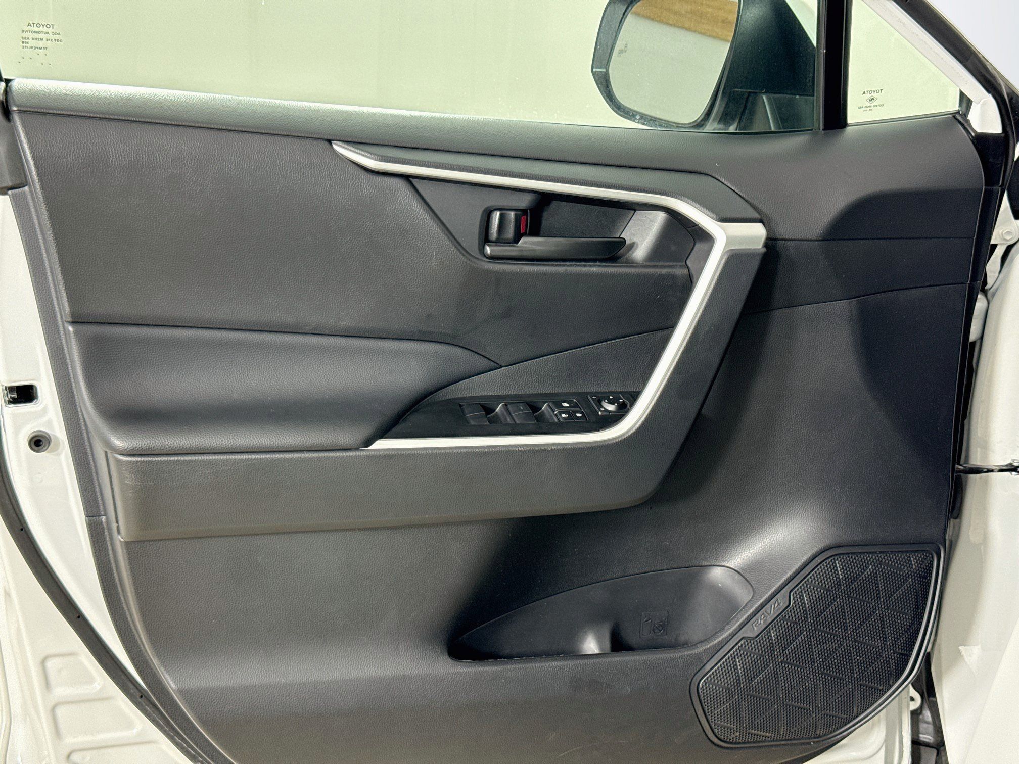 Certified 2024 Toyota RAV4 LE AWD/4WD image 16