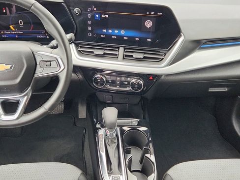 Certified 2025 Chevrolet Trax LT w/ LT Convenience Package FWD image 11