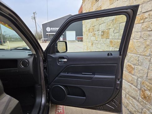 Used 2016 Jeep Patriot High Altitude AWD/4WD image 8