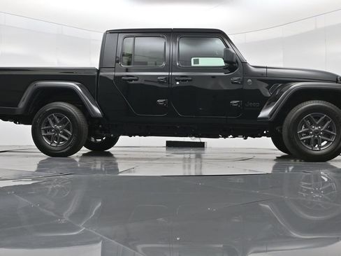 New 2025 Jeep Gladiator Sport image 40