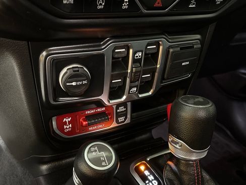 Used 2022 Jeep Wrangler Unlimited Rubicon AWD/4WD image 35