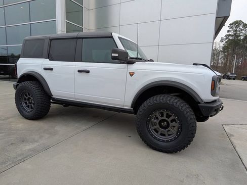 New 2025 Ford Bronco Badlands AWD/4WD image 2
