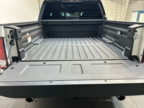 Used 2025 Honda Ridgeline Black Edition image 4