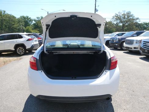 Used 2018 Toyota Corolla LE FWD image 7
