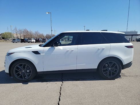 Used 2024 Land Rover Range Rover Sport SE image 3