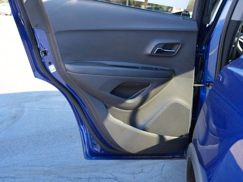Used 2017 Chevrolet Trax LT image 19