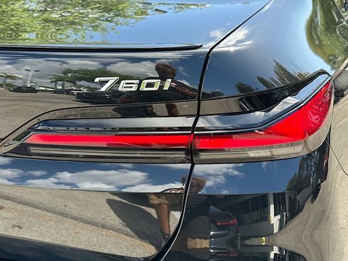 Certified 2024 BMW 760i xDrive w/ Premium Package 2 image 33