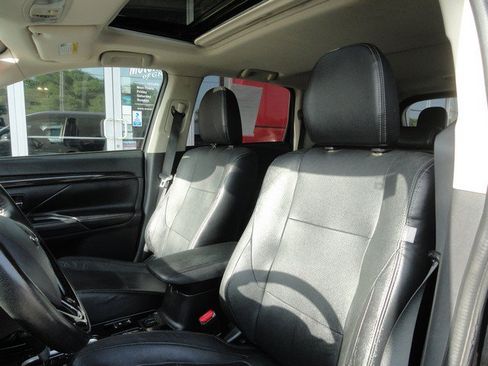Used 2018 Mitsubishi Outlander GT AWD/4WD image 9