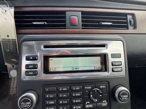 Used 2011 Volvo XC70 3.2 image 24