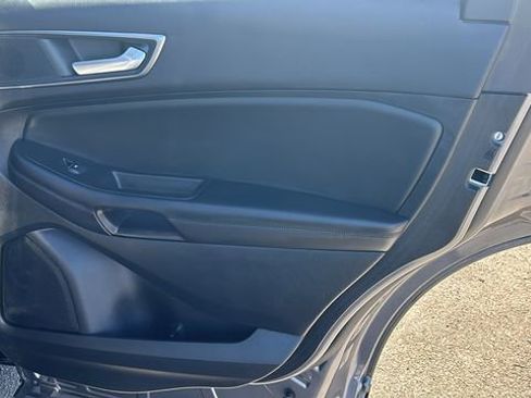 Certified 2022 Ford Edge SE w/ Black Appearance Package image 12