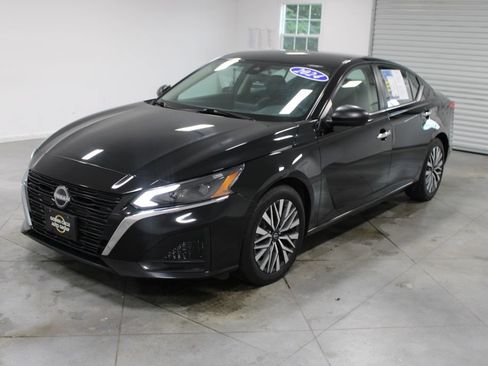 Used 2024 Nissan Altima 2.5 SV FWD image 4