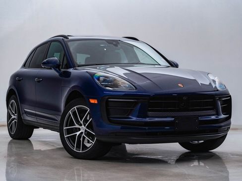 Certified 2025 Porsche Macan image 7
