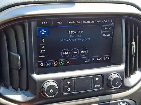 Used 2022 Chevrolet Colorado Z71 AWD/4WD image 17