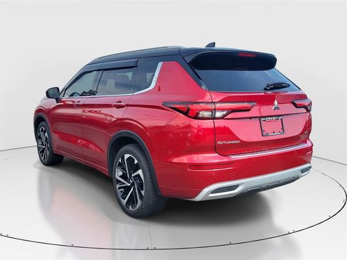 Used 2024 Mitsubishi Outlander SEL image 3