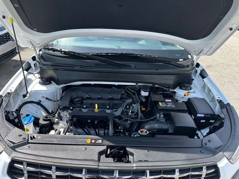 Used 2025 Hyundai Venue SEL FWD image 32