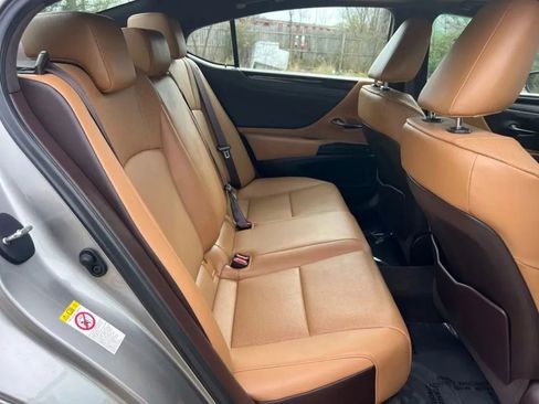 Used 2019 Lexus ES 350 w/ Premium Package FWD image 18