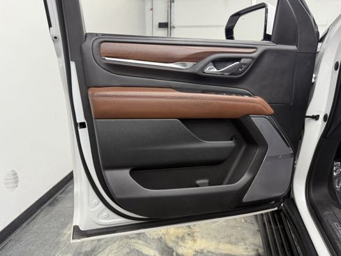 Used 2023 GMC Yukon Denali Ultimate image 10
