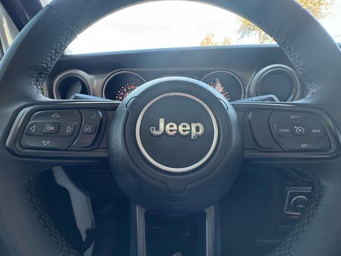 Used 2023 Jeep Gladiator Sport image 16