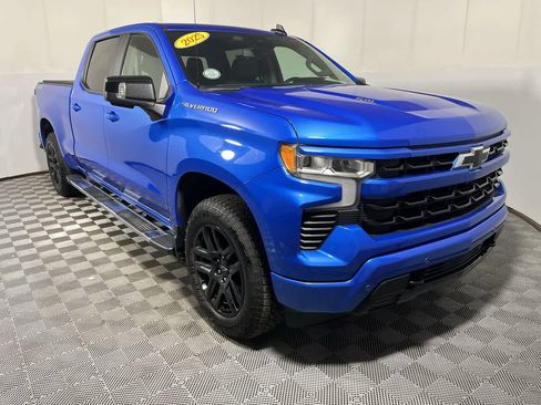 Used 2025 Chevrolet Silverado 1500 RST w/ Convenience Package II AWD/4WD image 2
