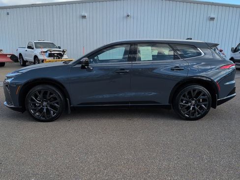 Used 2025 Toyota Crown Signia w/ Advanced Technology Package image 3