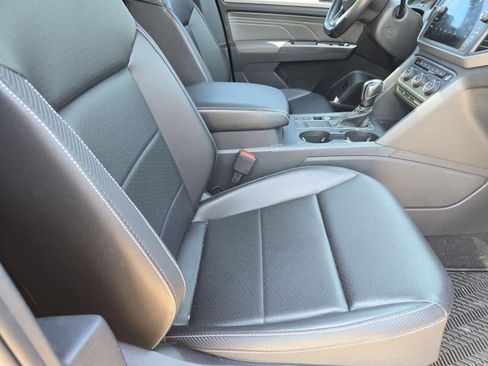 Used 2021 Volkswagen Atlas Cross Sport SE w/ Panoramic Sunroof Package FWD image 19