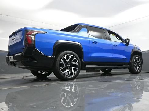 Used 2025 Chevrolet Silverado EV RST w/ LPO, Dark Package RST AWD/4WD image 31