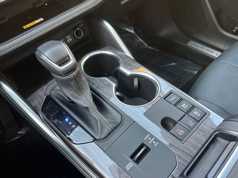 Used 2024 Toyota Highlander Limited image 20