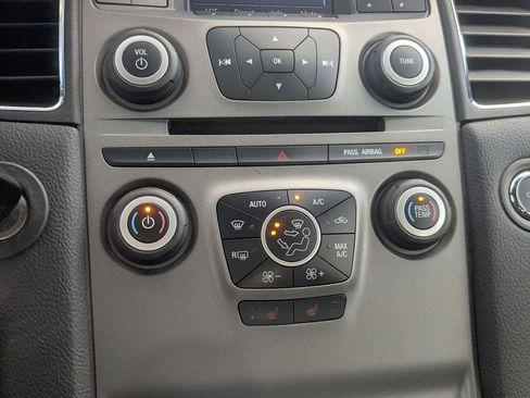 Used 2018 Ford Taurus SEL image 22