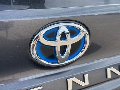 Used 2025 Toyota Sienna Platinum image 22