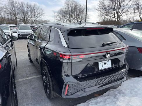 New 2026 Volkswagen Tiguan SEL R-Line AWD/4WD image 4