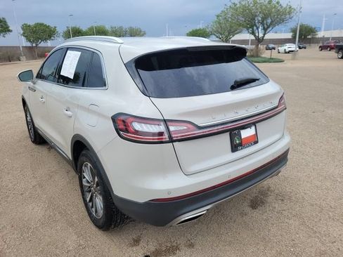 Used 2022 Lincoln Nautilus FWD w/ Premium Package image 8