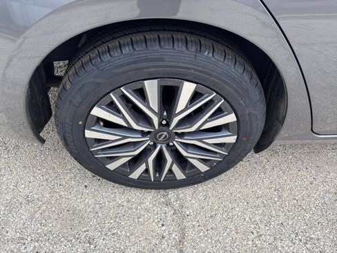 Used 2025 Nissan Altima 2.5 SV FWD image 29