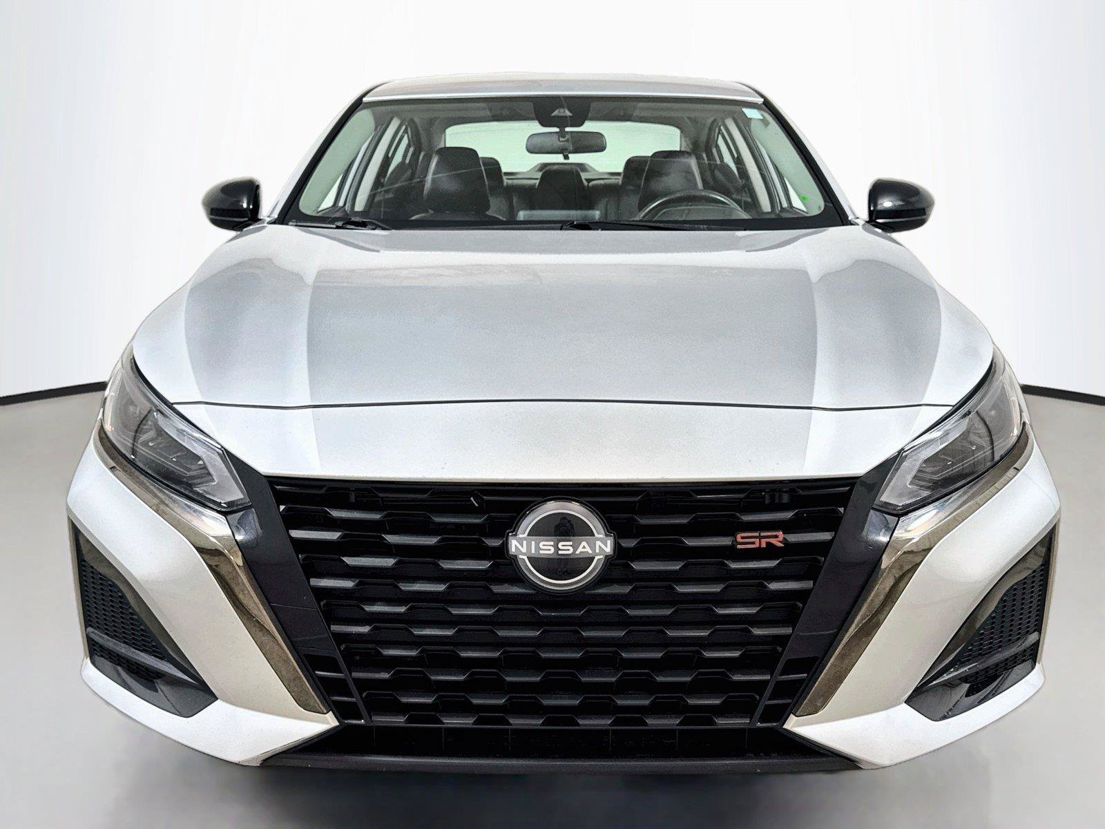 Used 2024 Nissan Altima 2.5 SR FWD image 2