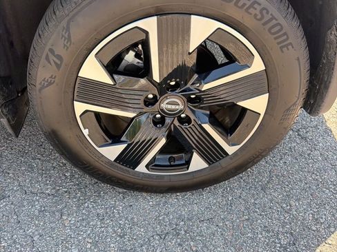 Used 2025 Nissan Kicks SV image 11