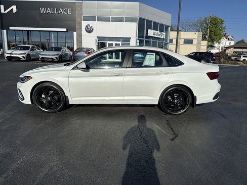 New 2026 Volkswagen Jetta SE FWD image 1