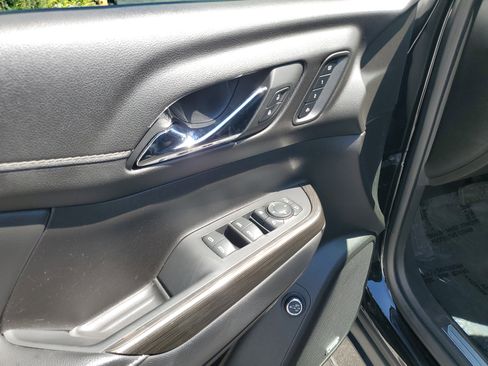 Certified 2023 GMC Acadia SLT w/ Elevation Edition FWD image 18