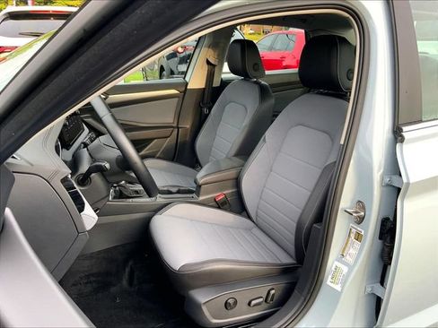 Certified 2025 Volkswagen Jetta SE FWD image 5