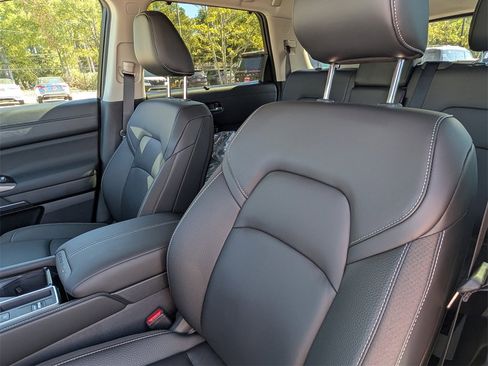 New 2025 Nissan Pathfinder SL image 16