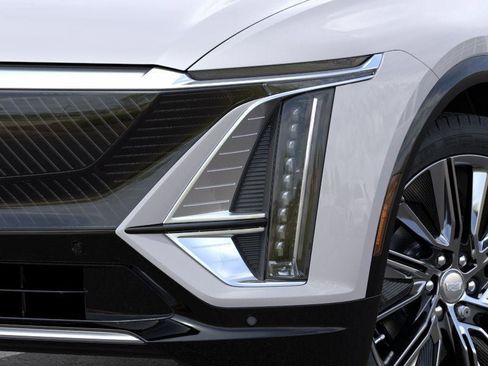 Used 2025 Cadillac Lyriq Luxury AWD/4WD image 41