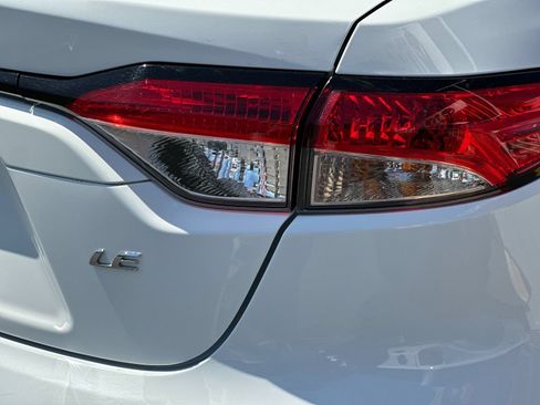 Used 2025 Toyota Corolla LE FWD image 22
