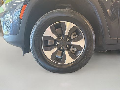 Used 2024 Jeep Grand Cherokee Limited 4xe image 11