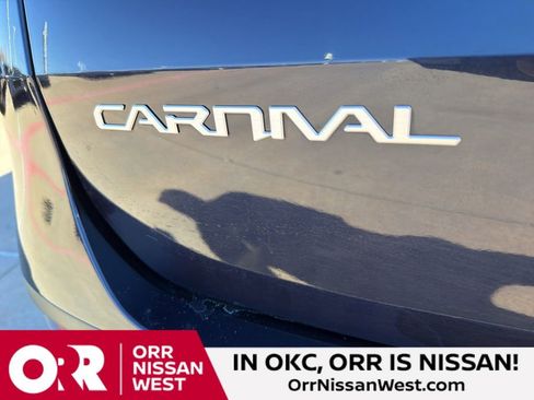 Used 2024 Kia Carnival LX image 10