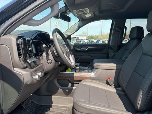 New 2026 GMC Sierra 1500 SLT image 13