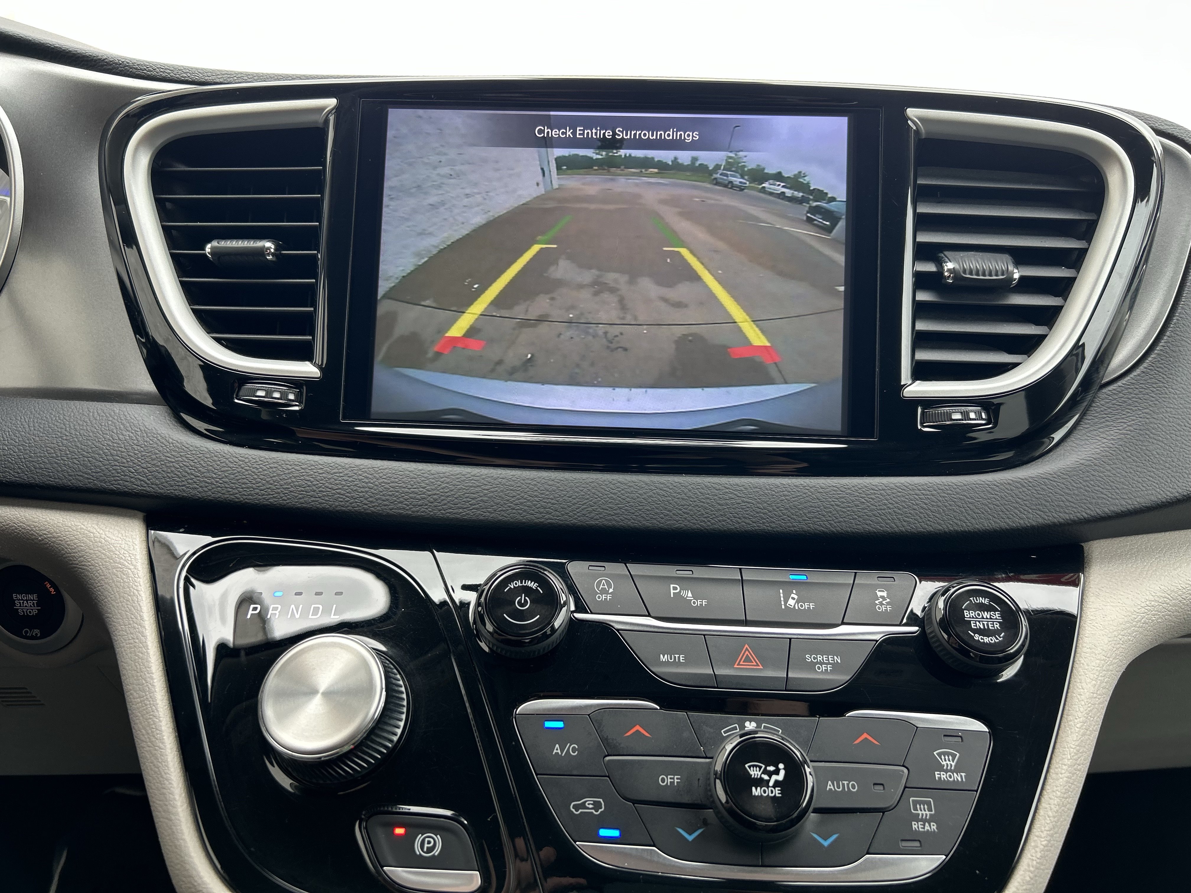 Used 2023 Chrysler Pacifica Touring-L FWD image 21
