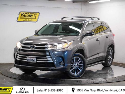 Used 2019 Toyota Highlander XLE image 1
