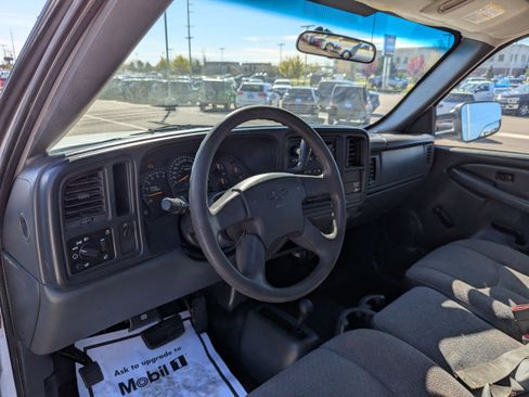 Used 2004 Chevrolet Silverado 2500 W/T AWD/4WD image 12