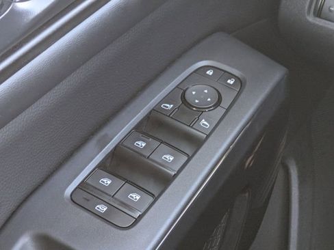 Used 2024 Nissan Pathfinder SV image 21