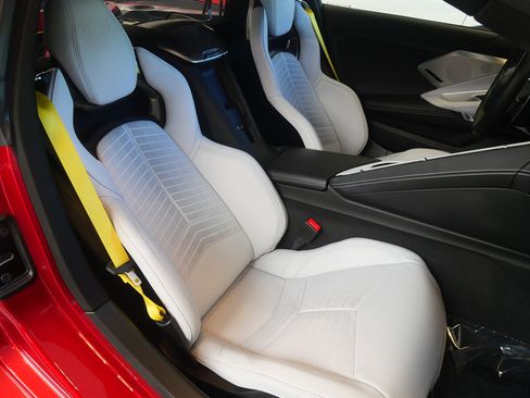 Used 2022 Chevrolet Corvette Stingray Preferred Cpe w/ Z51 Performance Package RWD image 19