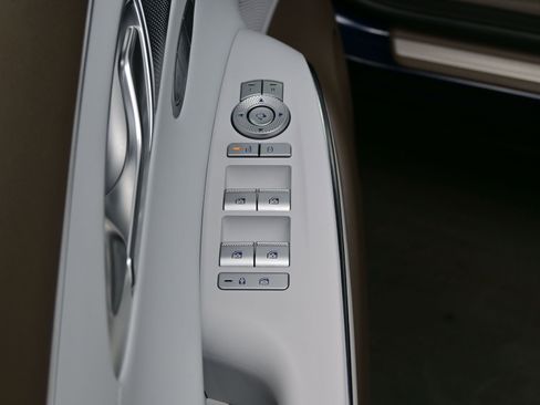 Certified 2026 Genesis GV70 2.5T Advanced image 10