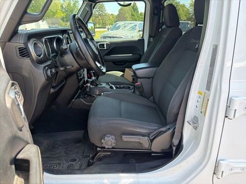 Used 2018 Jeep Wrangler Unlimited Sahara w/ Dual Top Group AWD/4WD image 16